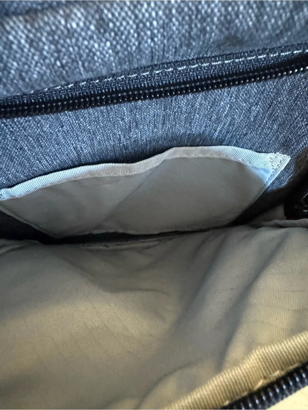 TOM TOC  Grey Laptop Bag with Multiple Front Pockets very nice Excellent conditi